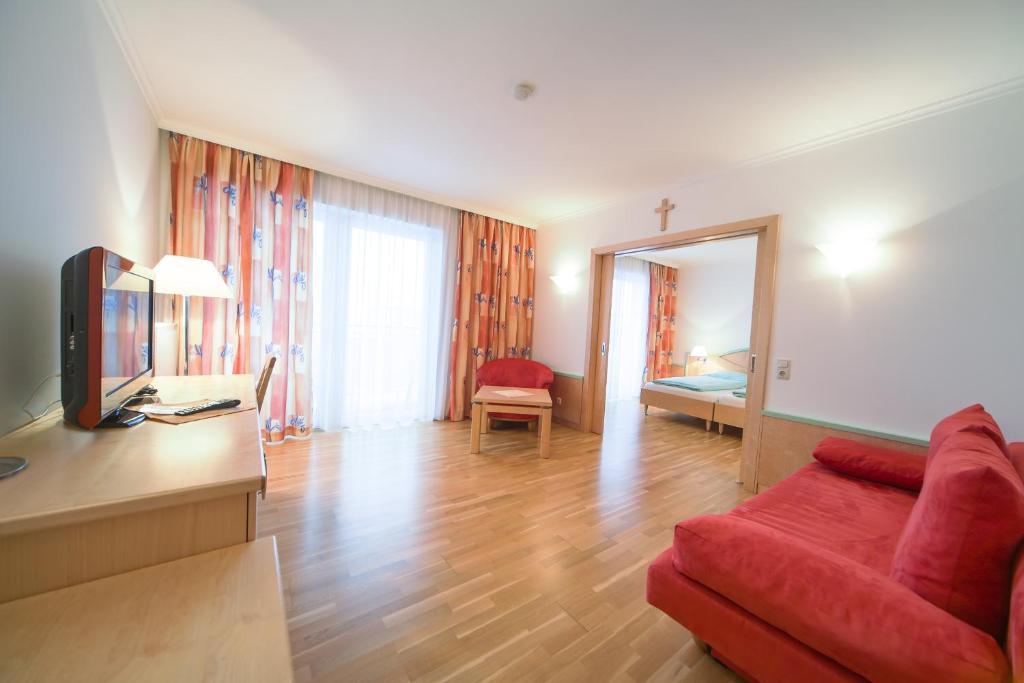 Hotel Zum Kirchenwirt Mariazell Bilik gambar