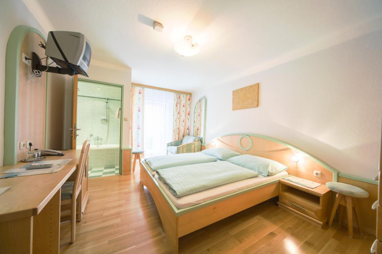 Hotel Zum Kirchenwirt Mariazell Bilik gambar